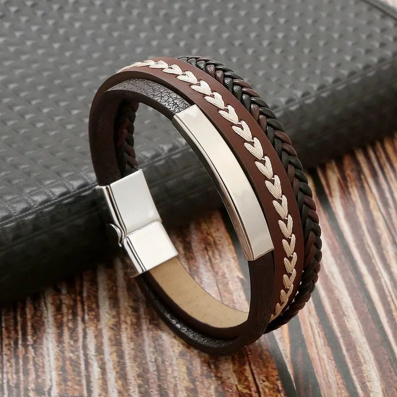 Pulsera Marrón de tres tiras, con bordado y aplique