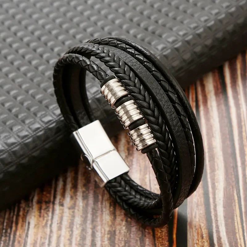 Pulsera negra de 5 tiras con detalles en plateado