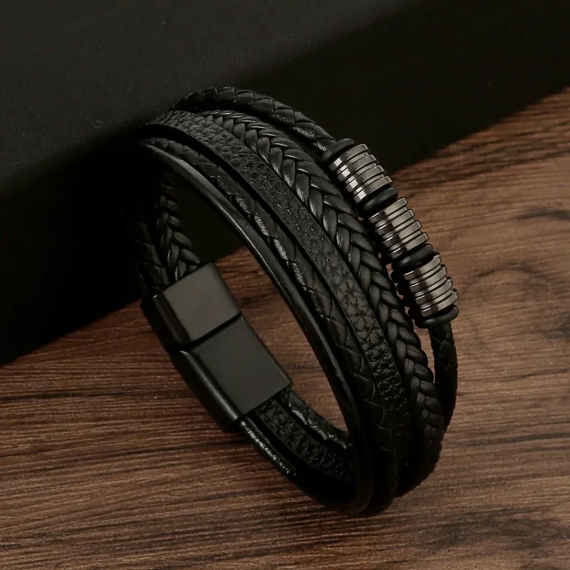 Pulsera negra de 5 tiras con detalles en negro