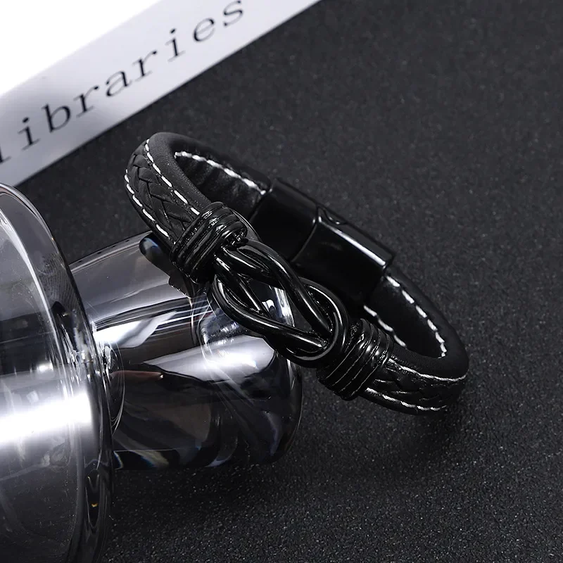 Pulsera negra con nudo eterno negro