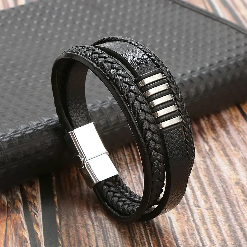 Pulsera negra de 4 tiras con apliques plateados