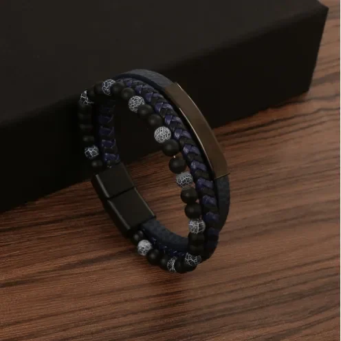 Pulsera azul con aplique negro y cuentas azules y negras