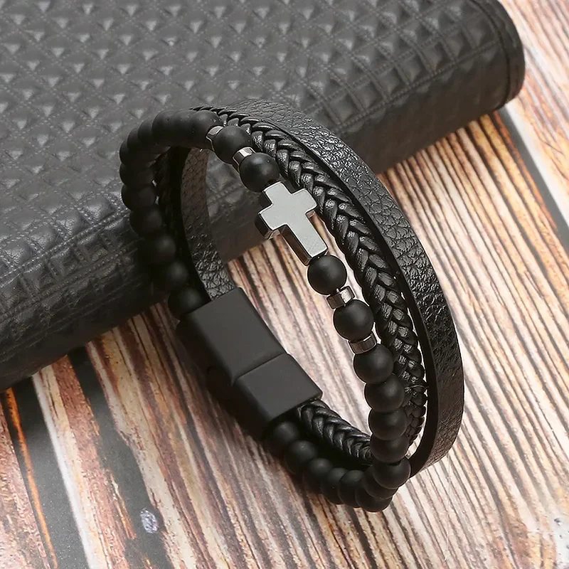 Pulsera negra con piedras negro mate y cruz