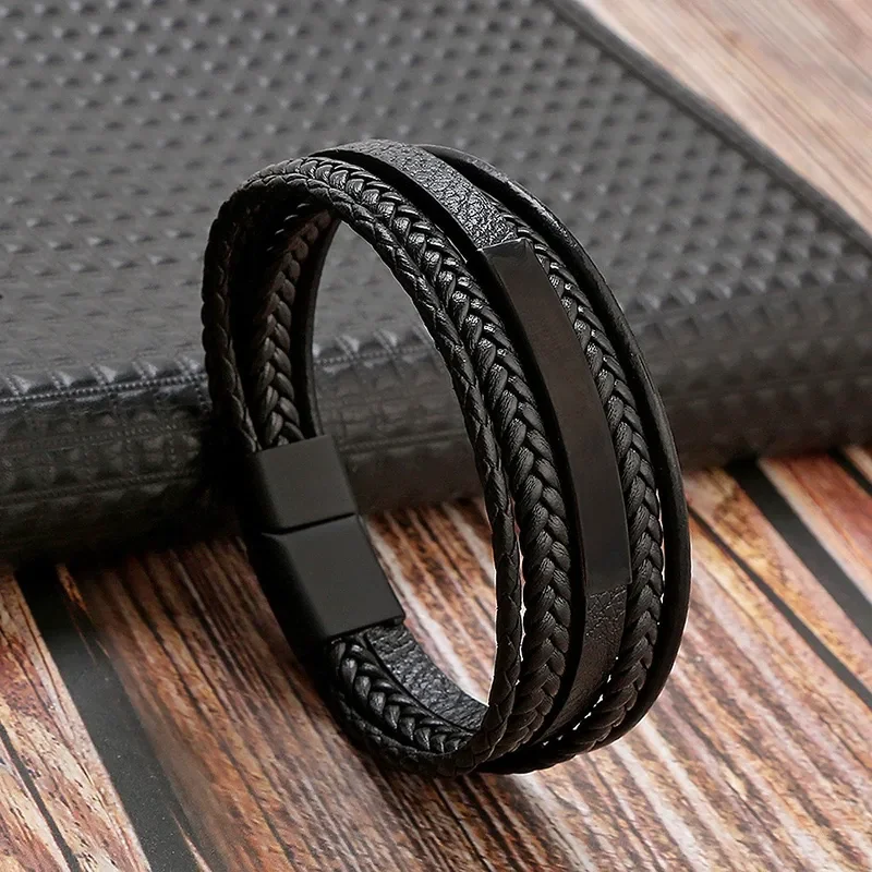 Pulsera negra de 5 tiras con aplique negro