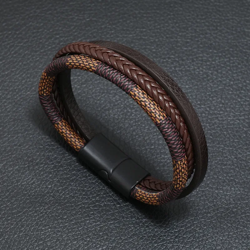Pulsera marrón de 3 tiras moderna