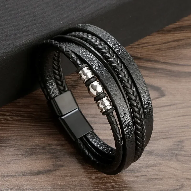 Pulsera negra de 5 tiras con detalles en plateado