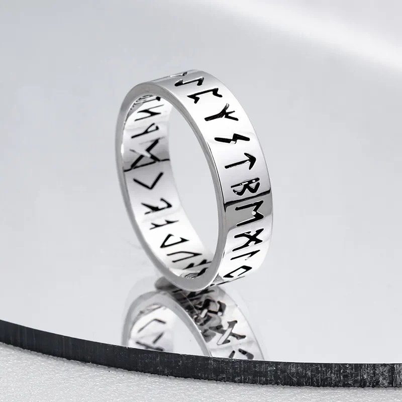 Anillo Vikingo plateado con runas