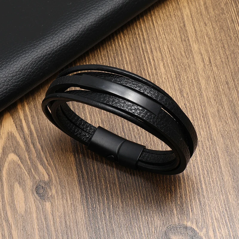 Pulsera negra con aplique negro mate