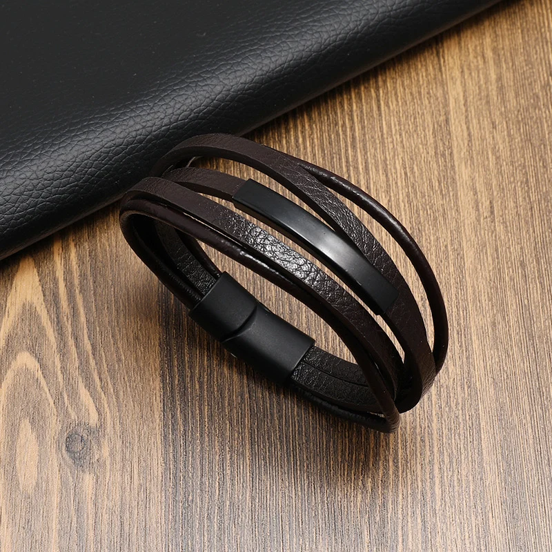 Pulsera marrón con aplique negro mate