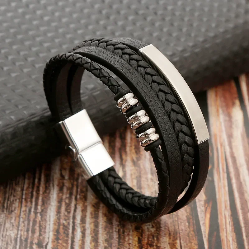 Pulsera de 4 tiras negra y apliques plateados