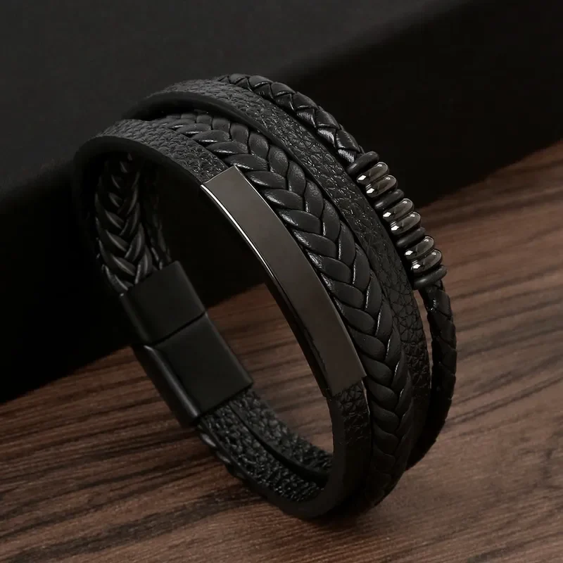 Pulsera negra de 4 tiras con apliques negros