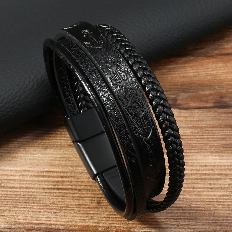 Pulsera negra con anclas labradas
