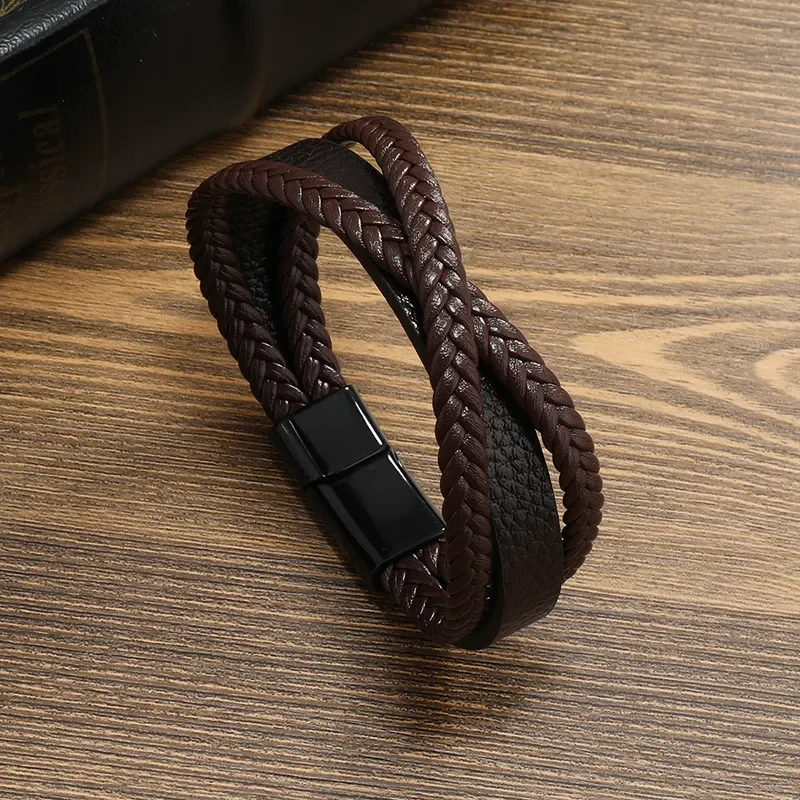 Pulsera marrón con trenzas cruzadas