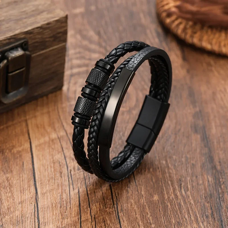 Pulsera negra de 3 tiras y apliques negros
