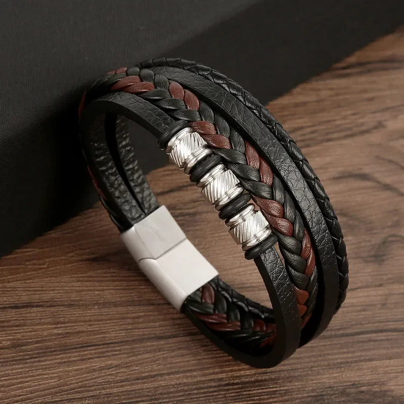 Pulsera de 4 tiras combinada con apliques de acero