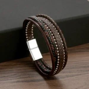 Pulsera marrón de 4 tiras y delicados detalles en plateado