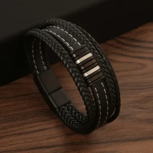 Pulsera negra de 4 tiras con apliques negros y plateados