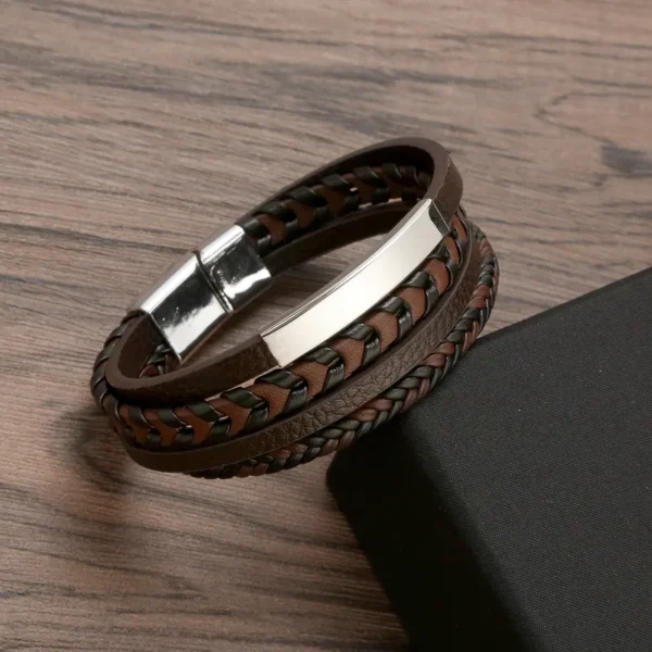 Pulsera moderna de 5 tiras marrón con aplique plateado - Imagen 2