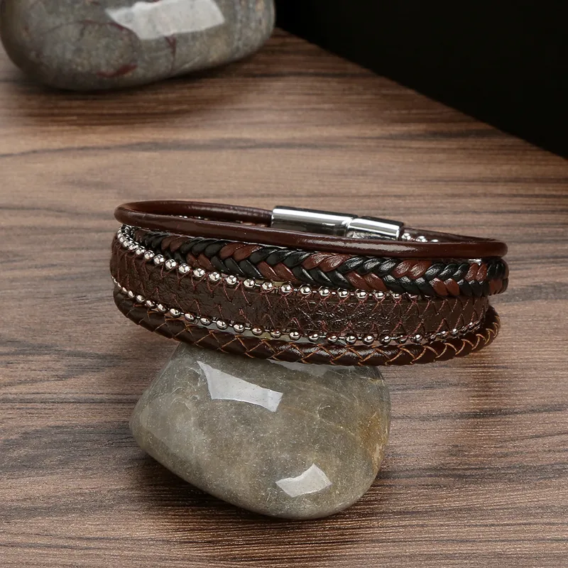 Pulsera marrón de 4 tiras y delicados detalles en plateado - Imagen 2