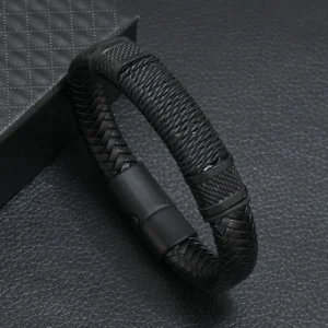 Pulsera negra rustica con dijes negros