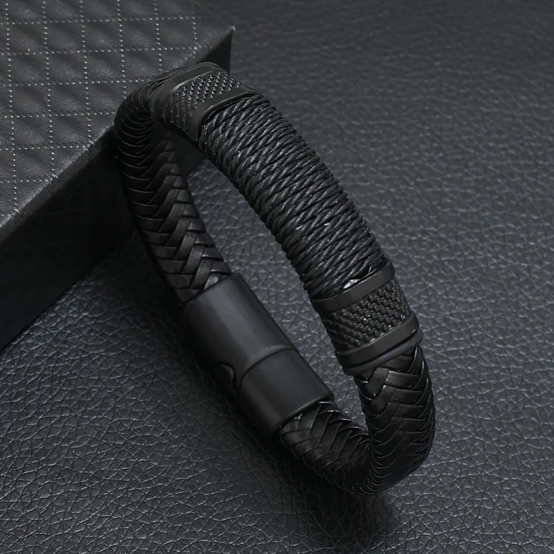 Pulsera negra rustica con dijes negros